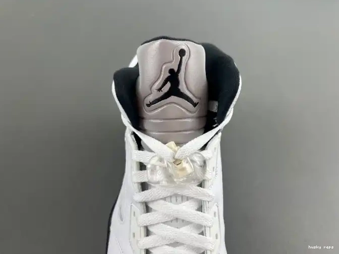 Rep Husky DD0587-110 'WHITE RETRO 5 BLACK' JORDAN AIR 0501
